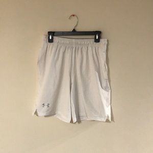 White under armour heat gear shorts.